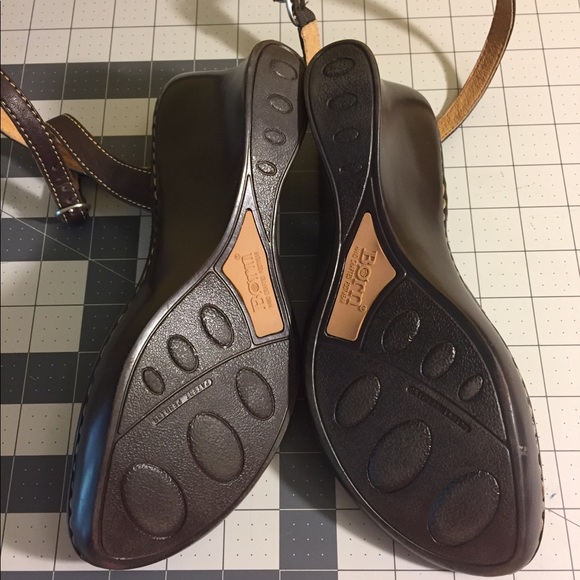 Brown born sandals born worn only once or twice - Picture 5 of 5